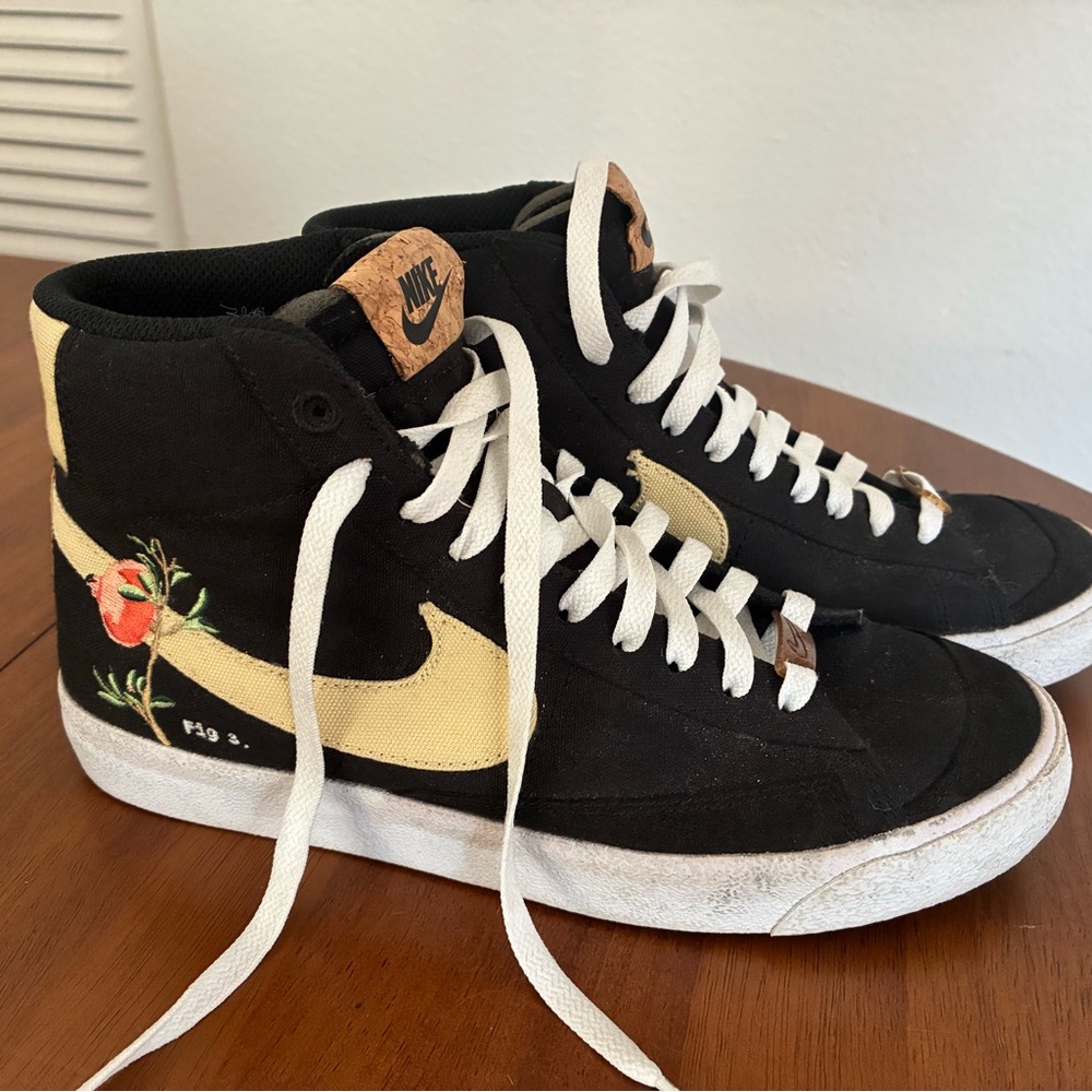 Nike Women's Black and Tan High-Top Sneakers